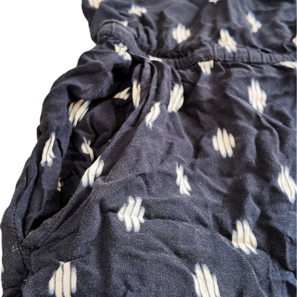 Loft Women’s Navy Jumpsuit - Beautiful Design, Stylish, Lagonlook, minimalist - Picture 4 of 8